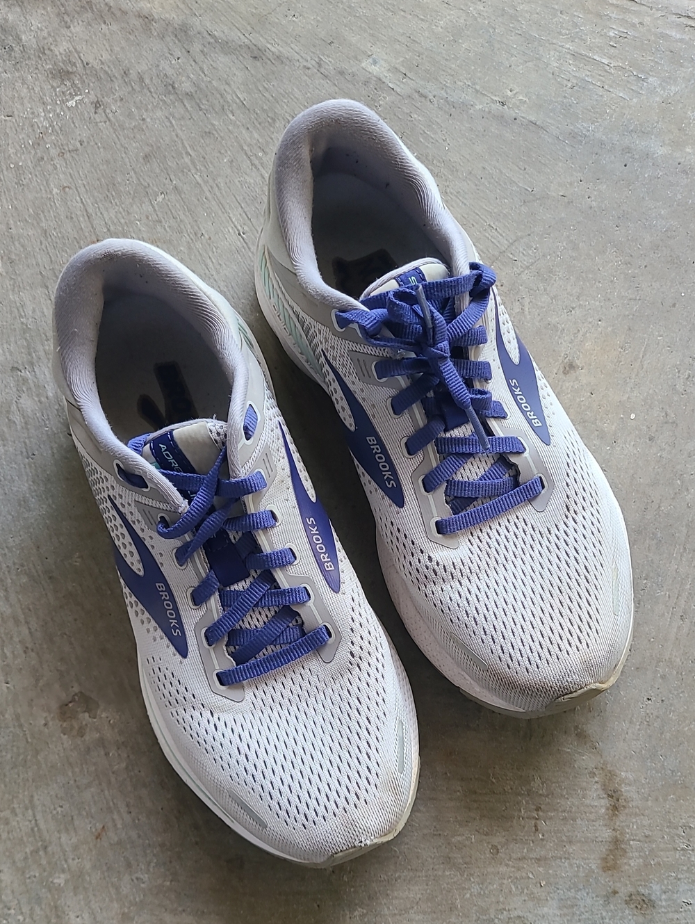 Brooks Adrenaline GTS 22 Running Shoes Sneakers Womens 9.5 Gray Purple Workout